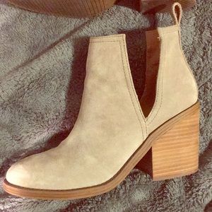 Steve Madden suede beige booties